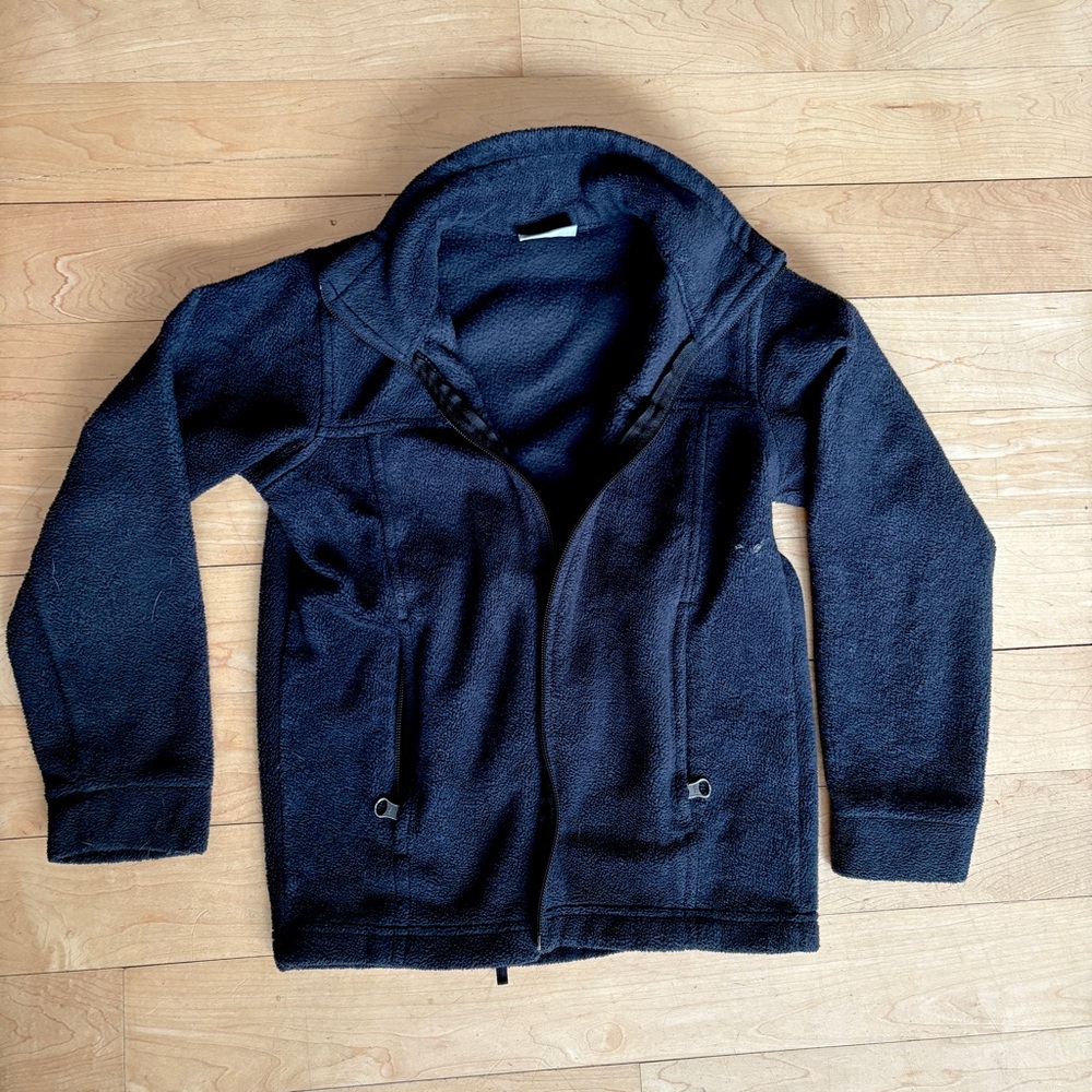 Flawed. Youth small / size 8 black Columbia fleece jacket